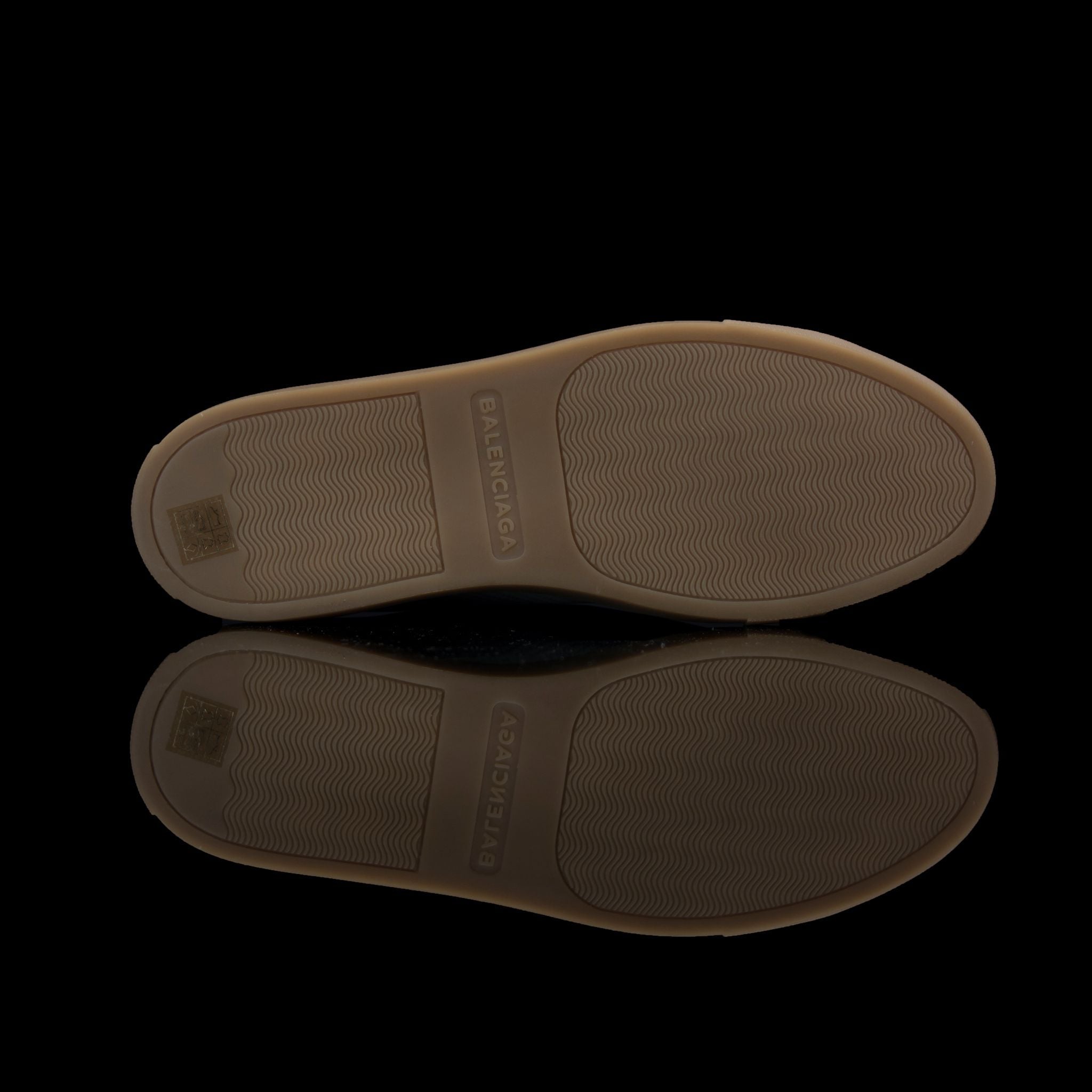 Balenciaga-Arena-Product Code: Colour: Khaki Carbon Fibre - Gum Sole Discontinued Material: Leather, Rubber Sole BALENCIAGA, the Paris based label drops the Arena Low. The casual sneakers are composed in Khaki Carbon Fibre Leather and Gum Sole. Also, the